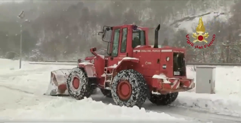 Maltempo: ancora freddo, neve e pioggia al centro-sud. Venti forti al nord e sulla Sardegna | Emergency Live