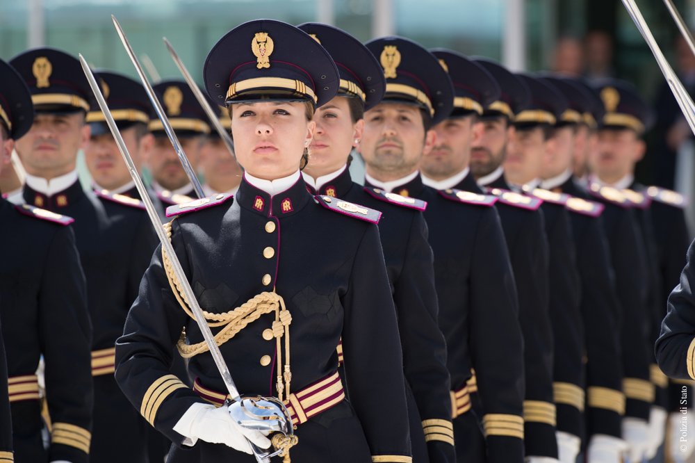 La Polizia di Stato nelle piazze italiane per il 165° Anniversario della fondazione: il programma di oggi | Emergency Live 1