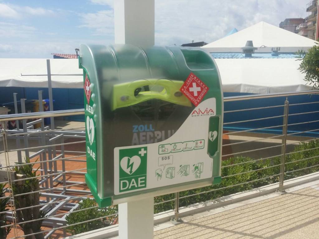 Defibrillatore ZOLL donato dalla Croce Bianca installato a Borghetto | Emergency Live
