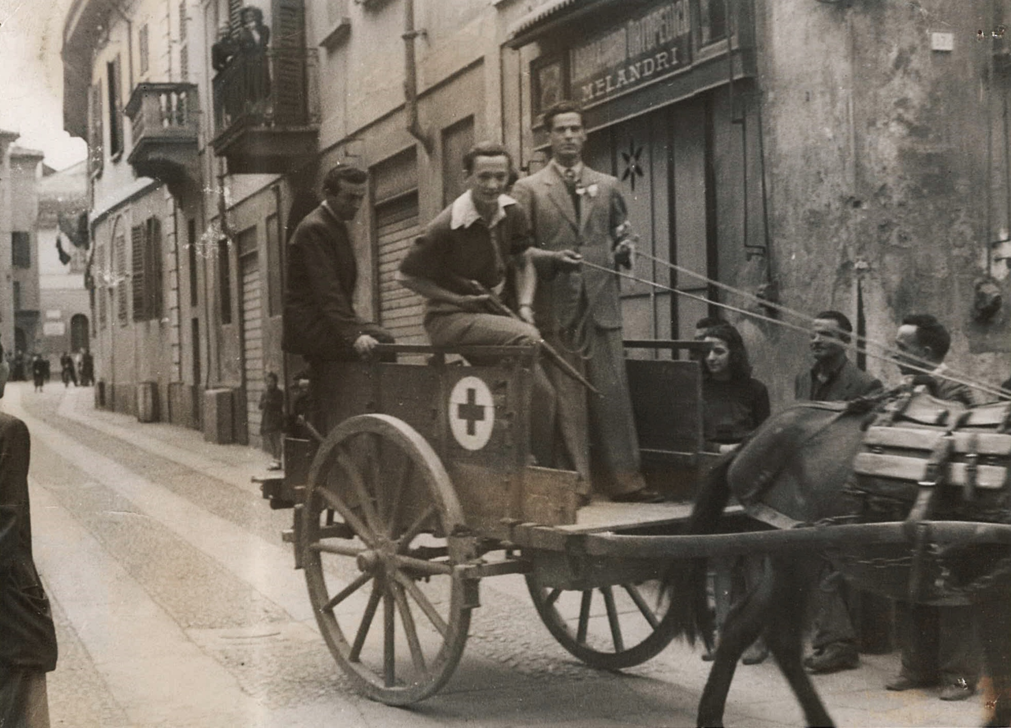 'L'esercito della carità' - Il volume che celebra i 150 anni della Croce Rossa di Parma | Emergency Live 4