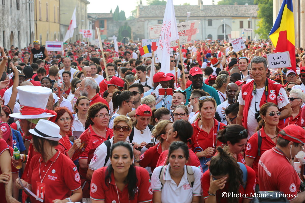 Croce Rossa: in ottomila a Solferino per celebrare la nascita dell'associazione umanitaria più grande del mondo. | Emergency Live 8