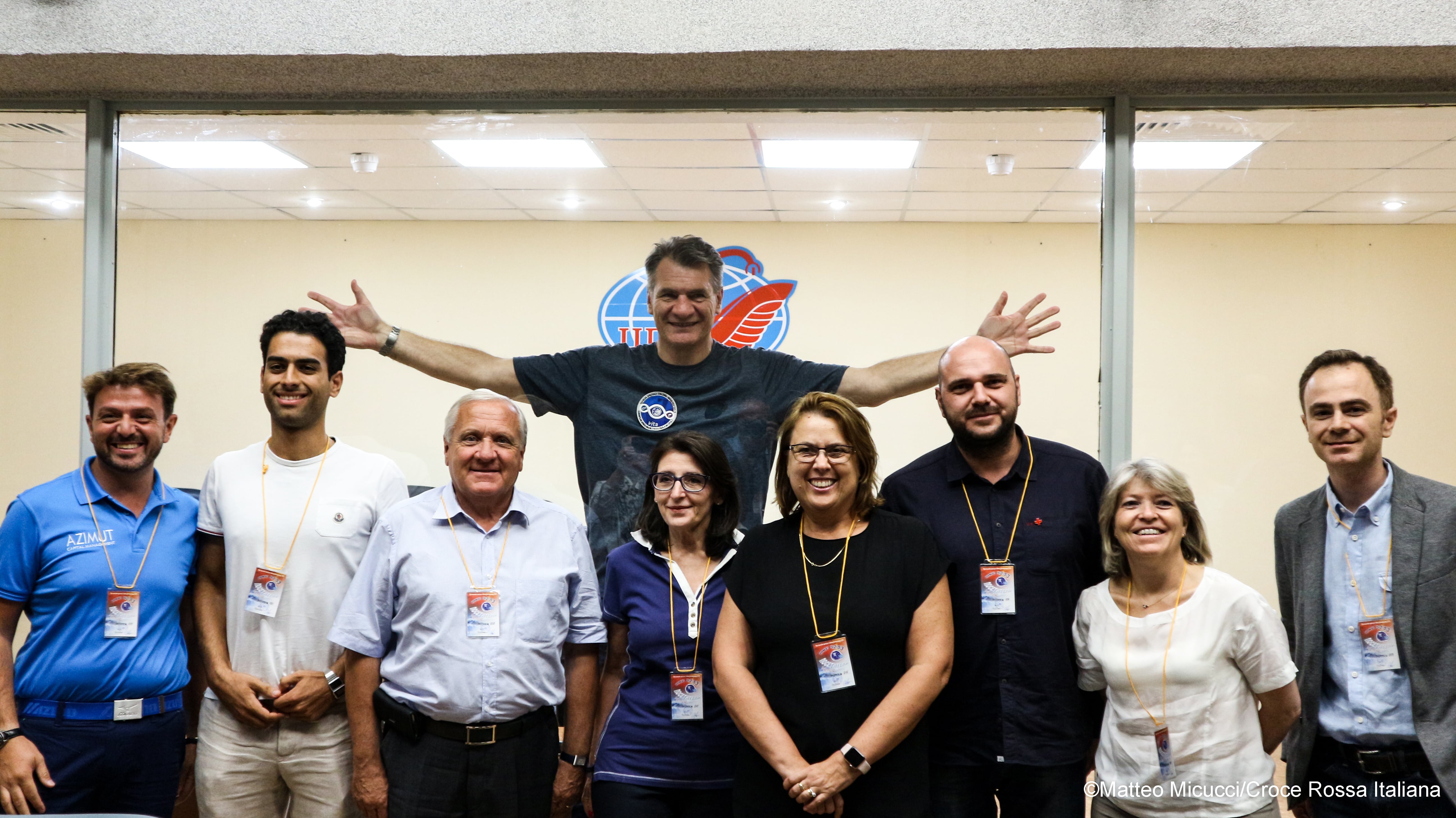 Anche la bandiera della Croce Rossa Italiana nello spazio con Paolo Nespoli | Emergency Live