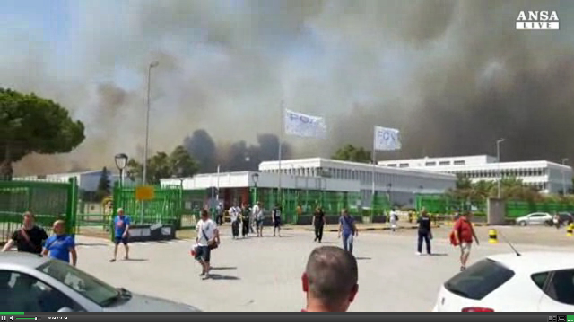 Incendi, anche in Molise paura per le fiamme. A Termoli brucia lo stabilimento FCA | Emergency Live