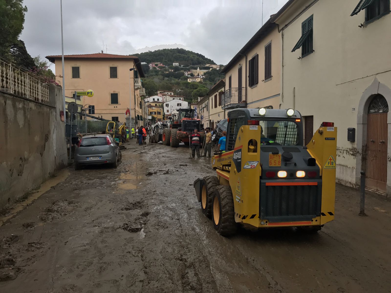 Tragedia di Livorno, la situazione operativa dell'emergenza e le foto dallo scenario di Montenero | Emergency Live 2
