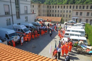 26: una immagine del piazzale interno della Croce Verde durante la manifestazione di Domenica $ Giugno, con il ricevimento delle Consorelle giunte per le celebrazioni del 70° anniversario - foto Massimo Bosco