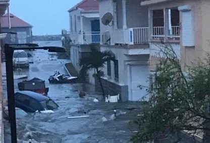 Irma, l'uragano catastrofico ha distrutto il 90% dell'isola di Barbuda. Altri due eventi devastanti in arrivo | Emergency Live