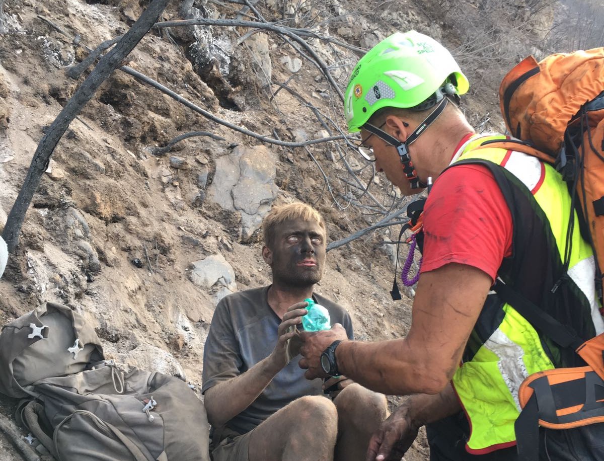 Turista salvato dagli incendi a Salerno, il report dell'intervento CNSAS | Emergency Live