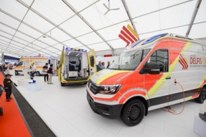 Uno dei primi Volkswagen Crafter MY2017 visti in Europa, a RETTmobil in maggio.