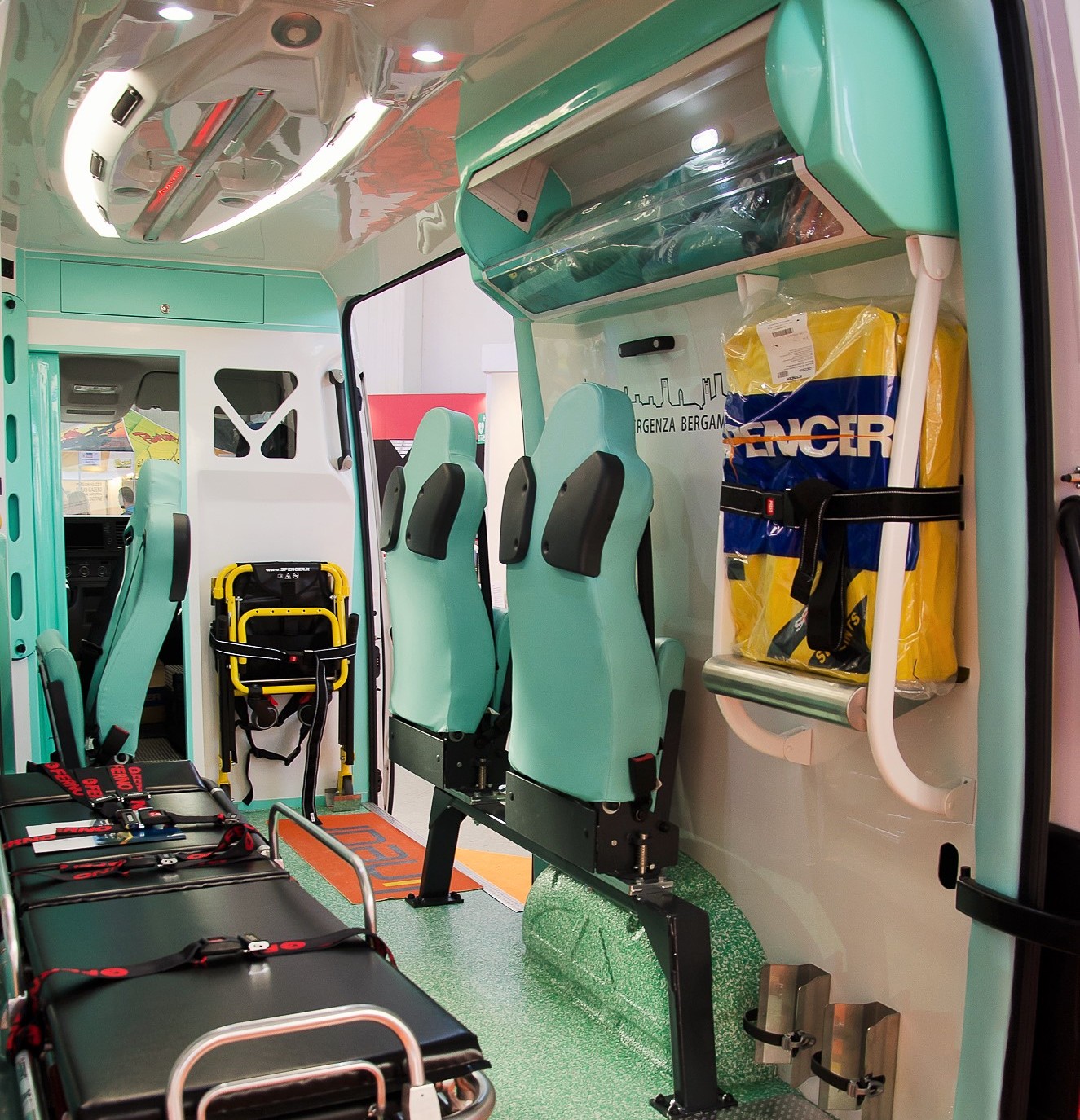 Ambulanze, com’è il nuovo Volkswagen Crafter visto in Italia? | Emergency Live 27