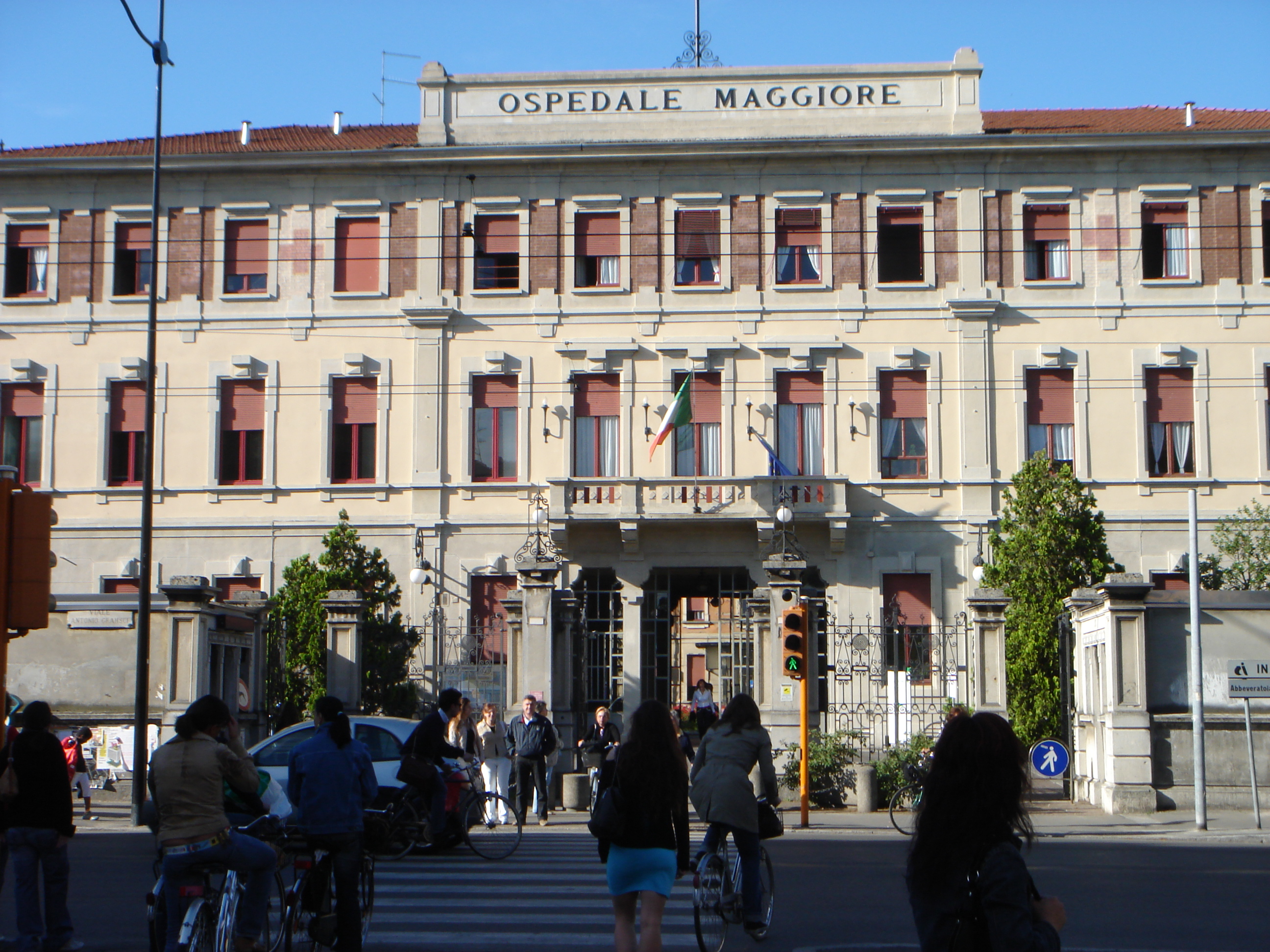 Meningite: ricoverata un'insegnante di Parma, partita la profilassi | Emergency Live