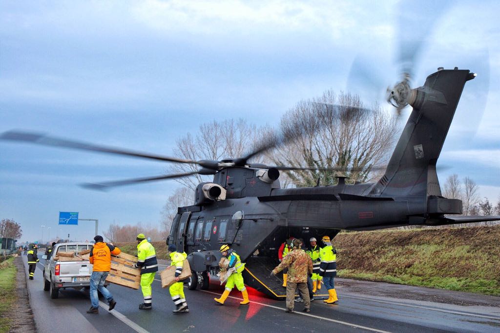 Foto e video degli interventi di salvataggio in Emilia Romagna realizzati da Aeronautica Militare e Vigili del Fuoco | Emergency Live 3