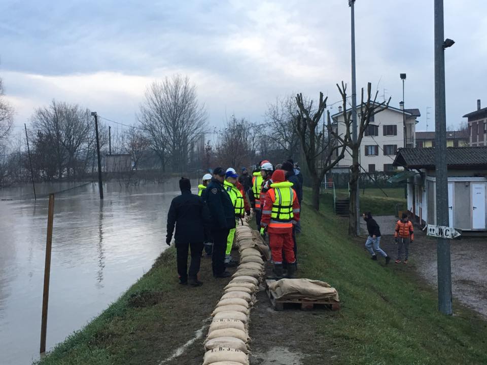 Alluvione dell'Enza, strade chiuse e sfollati fra Parma e Reggio Emilia | Emergency Live 3
