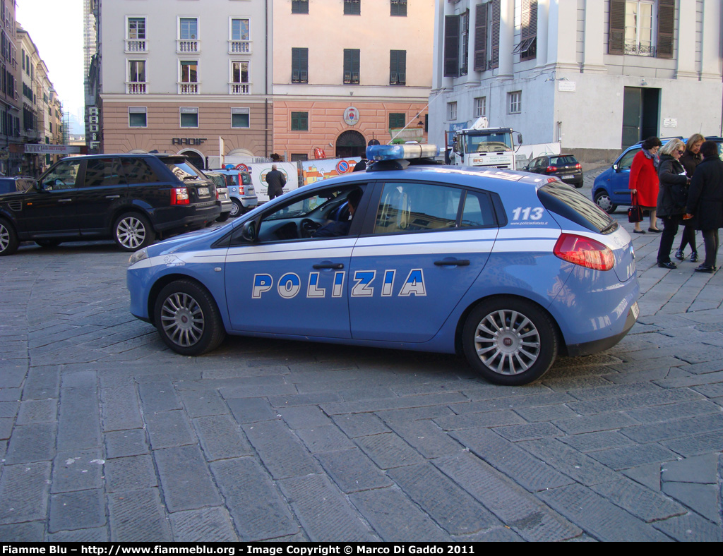 Come interviene la Polizia di Stato per bloccare lo spaccio? L'operazione Labirinto nei caruggi di Genova | Emergency Live