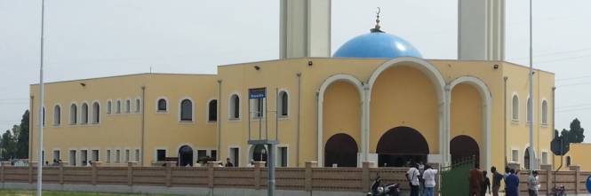 Soccorso per malore in moschea: sanitari bloccati perché non si tolgono le scarpe. Chi rischia di più? | Emergency Live 2