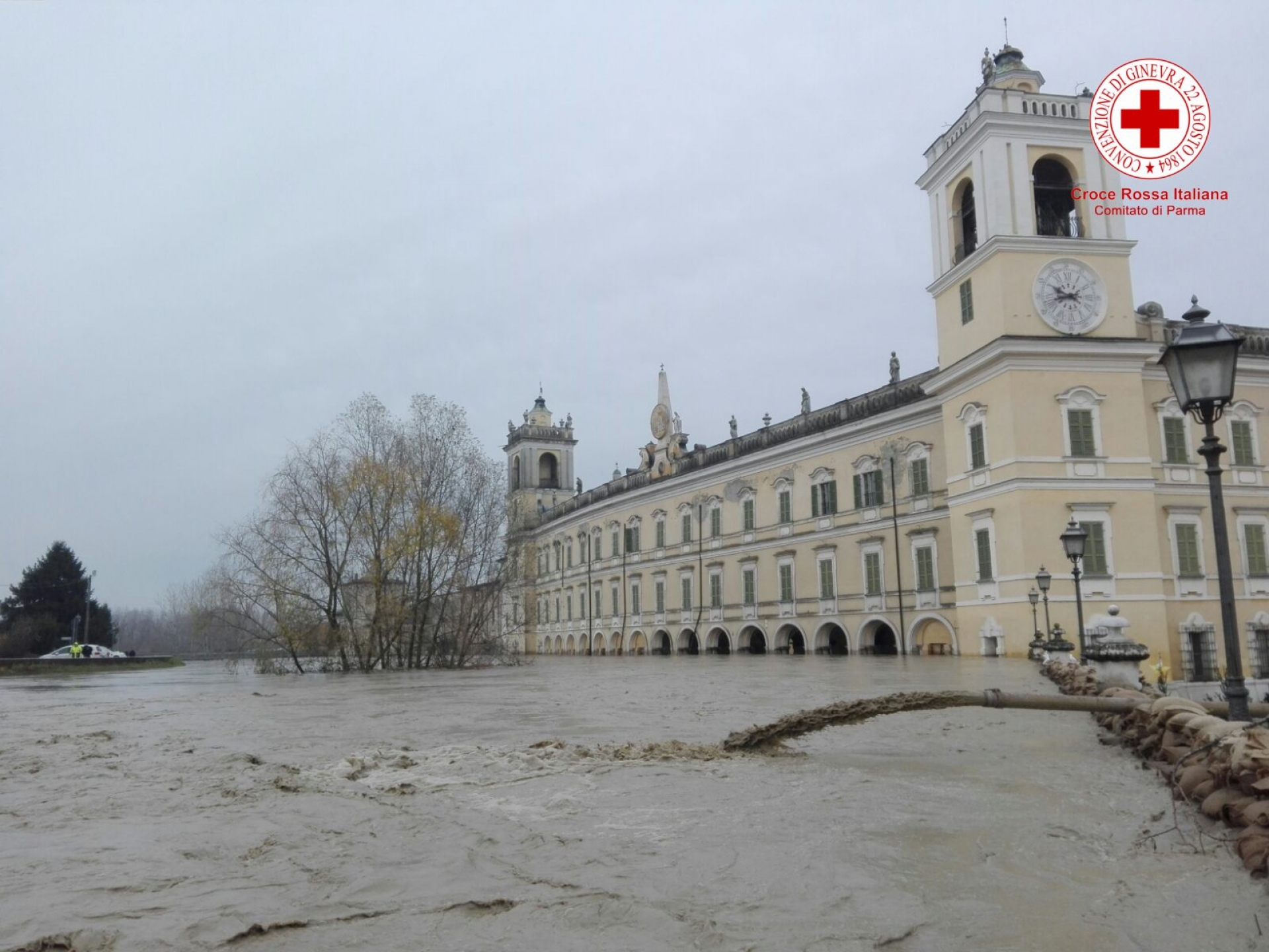 REPORT - Alluvione nella bassa parmense a Colorno, l'attività della Croce Rossa Italiana | Emergency Live
