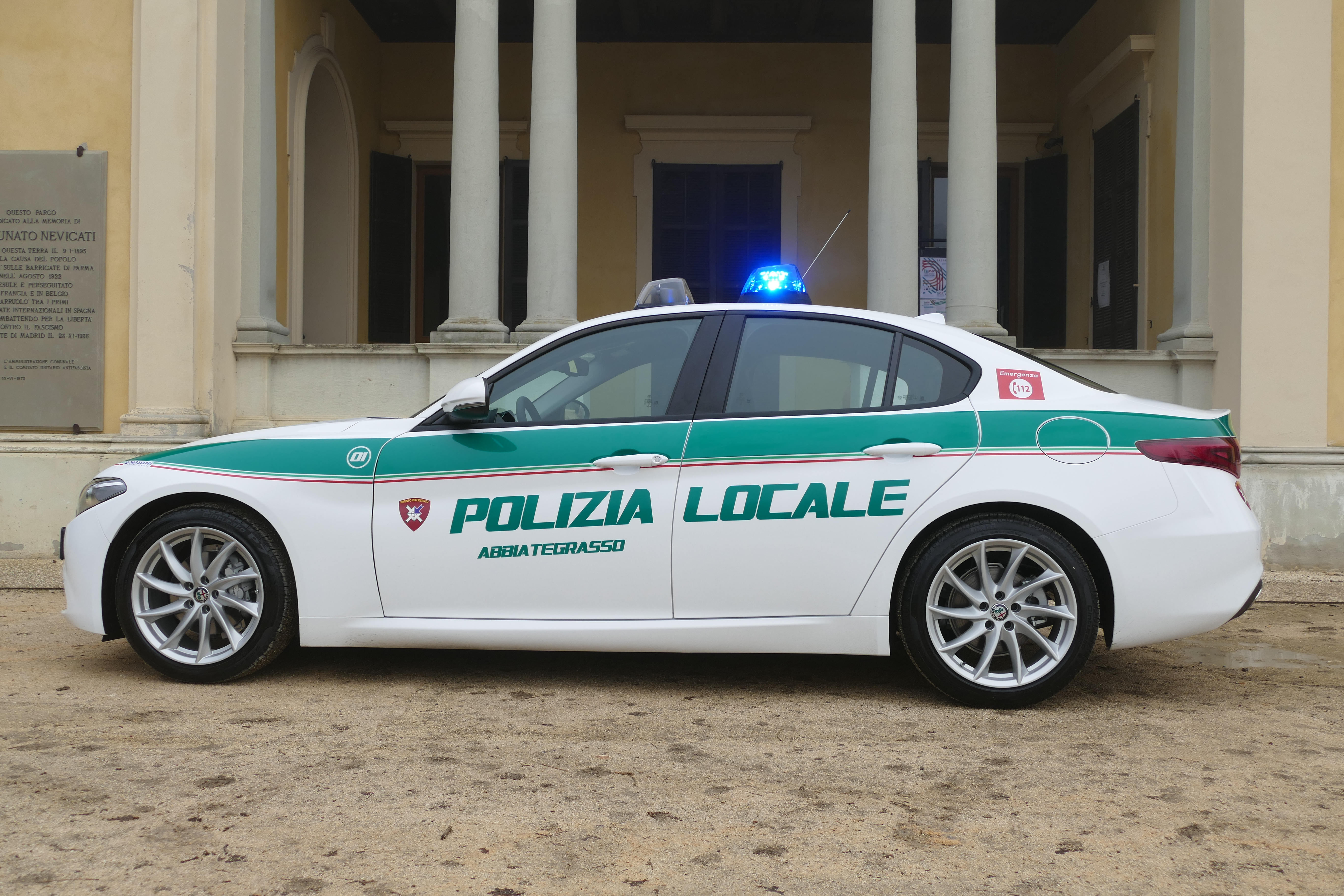 Polizia Locale reparto trasporto organi: Abbiategrasso crea il primo servizio in Italia su Alfa Romeo Giulia | Emergency Live 5