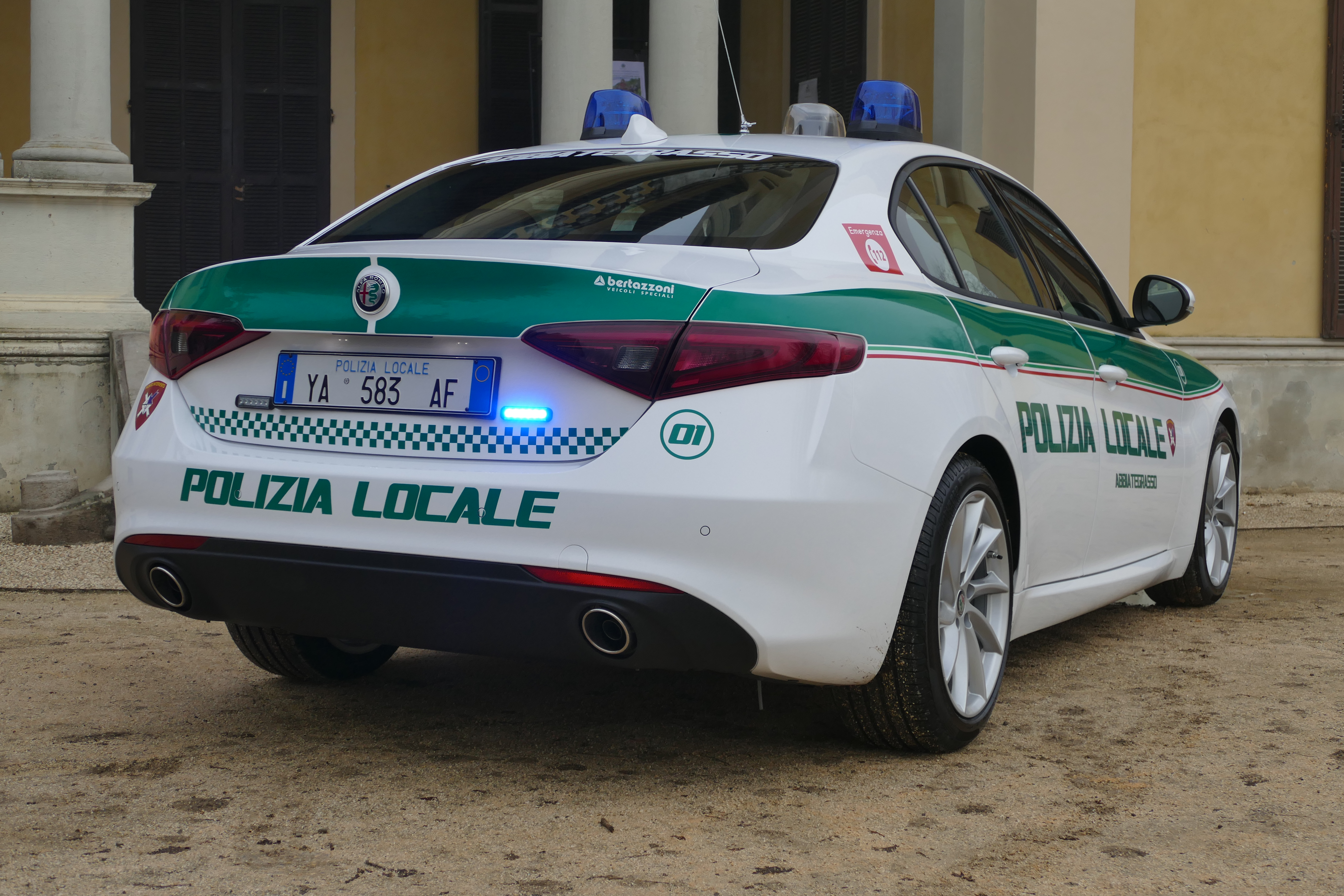 Polizia Locale reparto trasporto organi: Abbiategrasso crea il primo servizio in Italia su Alfa Romeo Giulia | Emergency Live 6