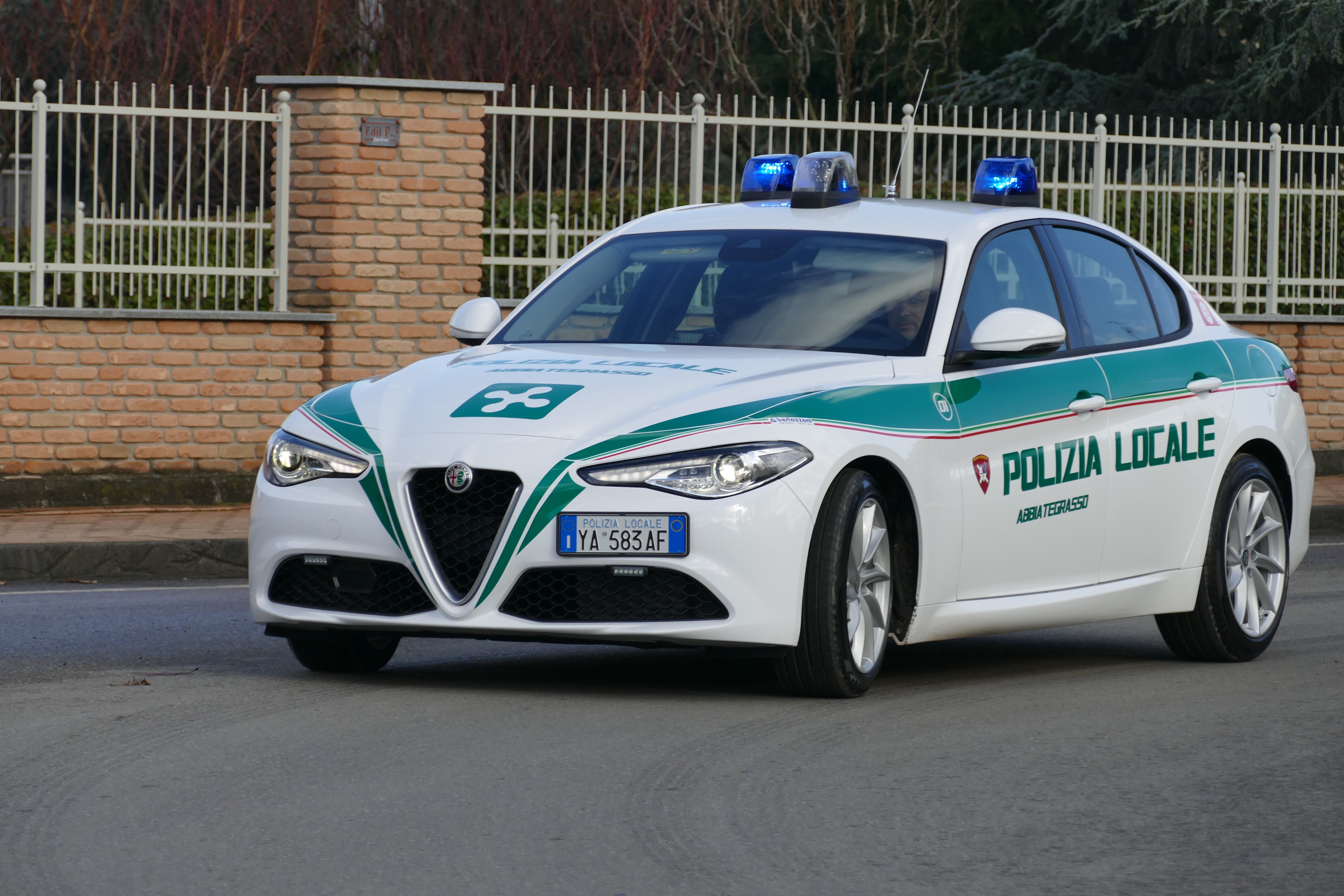 Polizia Locale reparto trasporto organi: Abbiategrasso crea il primo servizio in Italia su Alfa Romeo Giulia | Emergency Live 17