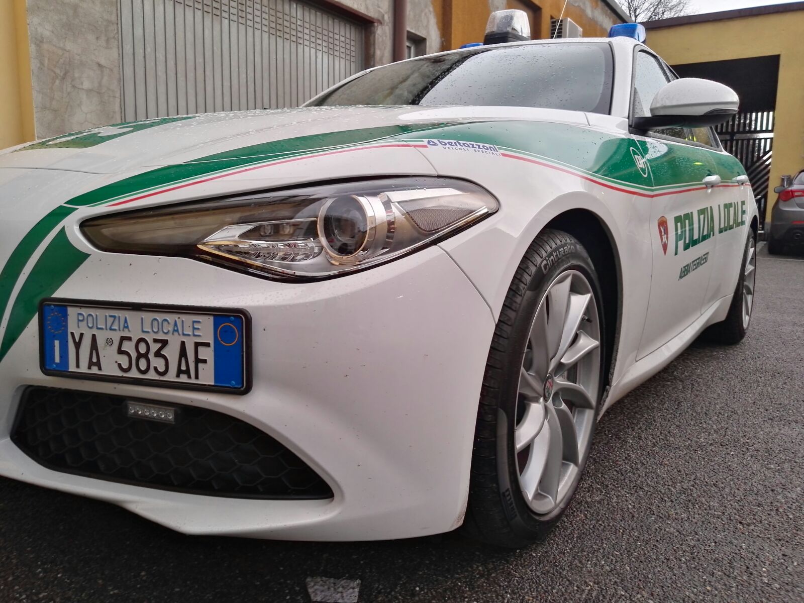 Polizia Locale reparto trasporto organi: Abbiategrasso crea il primo servizio in Italia su Alfa Romeo Giulia | Emergency Live 22