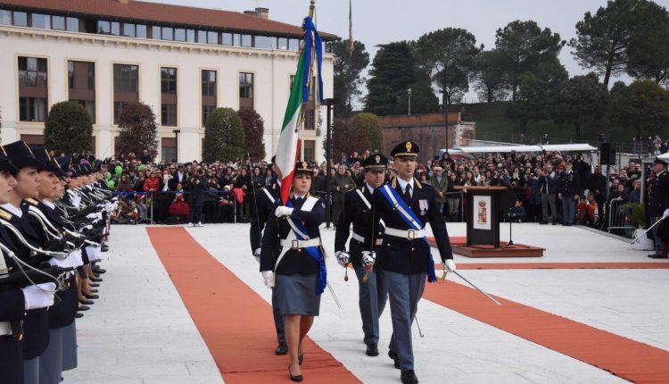 Lettera di un neo poliziotto dopo il giuramento al termine del corso allievi Agenti di Peschiera del Garda | Emergency Live 5