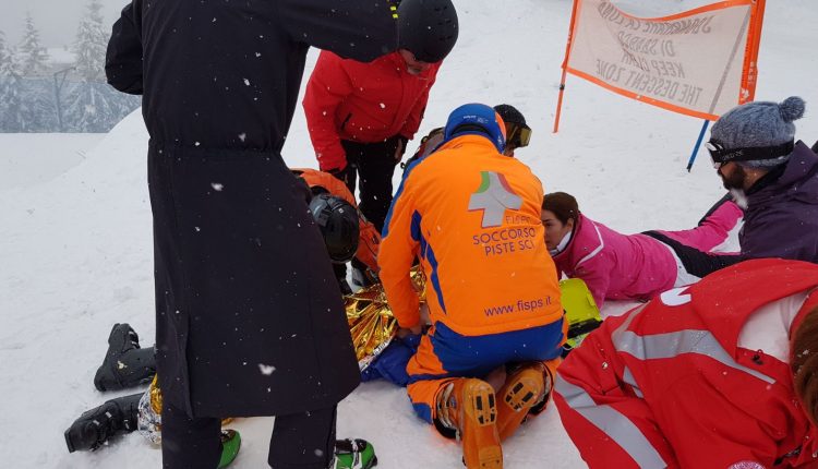 25enne salvato sulla pista da sci da DAE e lavoro di squadra | Emergency Live 3