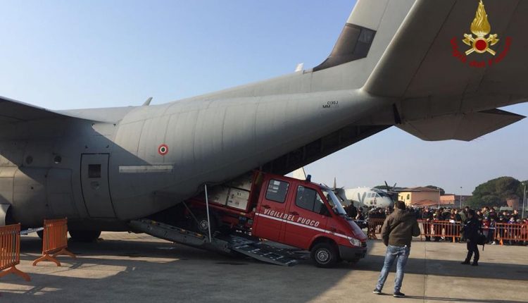 Il team USAR Vigli del Fuoco vola con l'Aeronautica Militare | Emergency Live 1