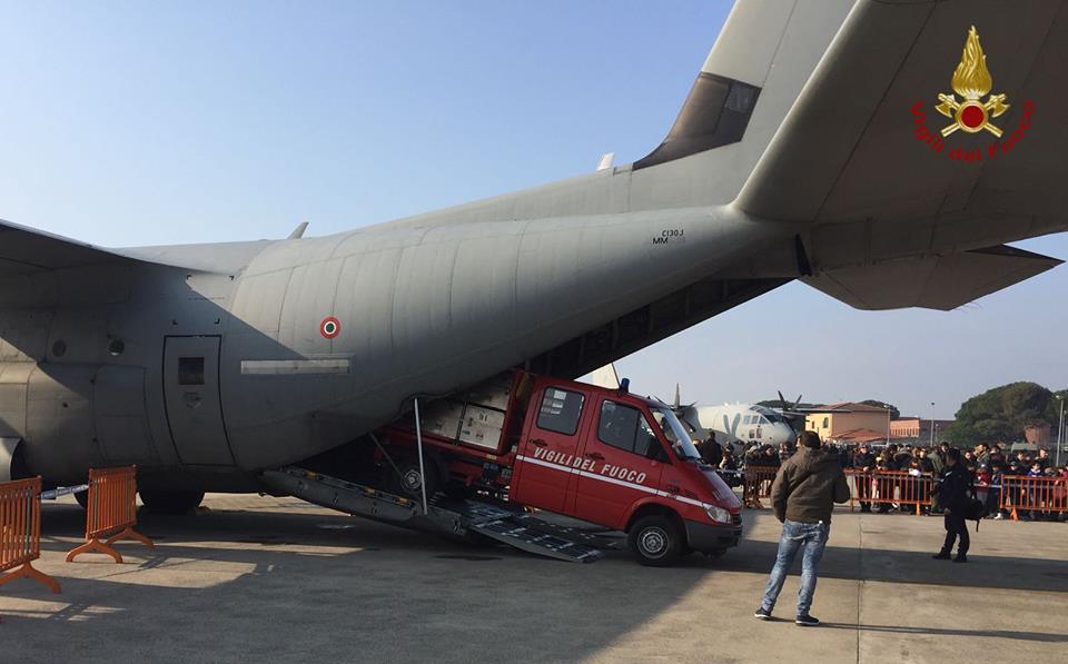 Il team USAR Vigli del Fuoco vola con l'Aeronautica Militare | Emergency Live 1