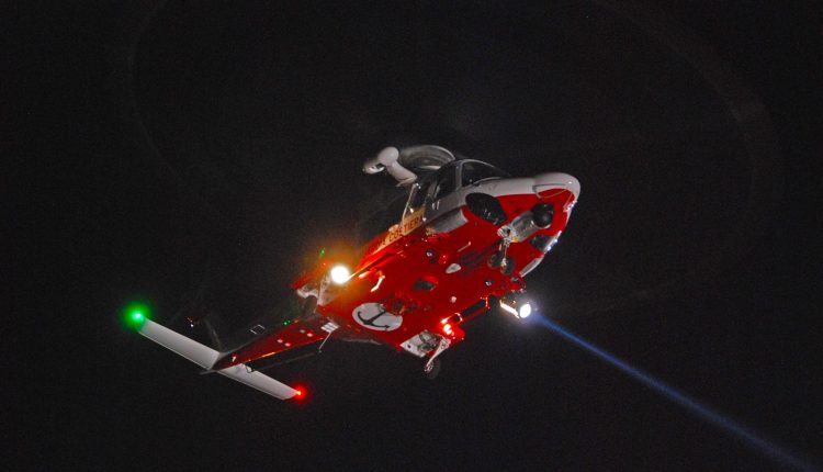 Elicottero Guardia Costiera soccorre surfista disperso a Chiavari | Emergency Live 3