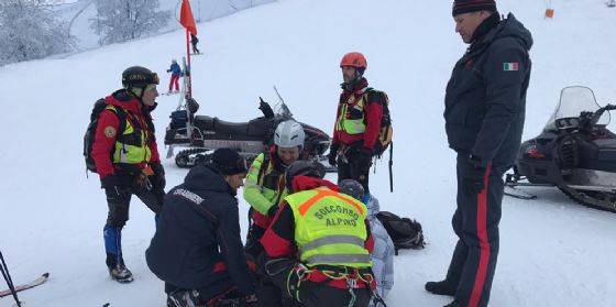 25enne salvato sulla pista da sci da DAE e lavoro di squadra | Emergency Live 1