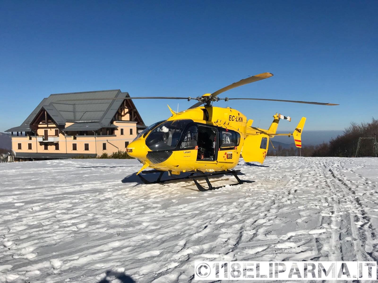 Vita da elisoccorso: le missioni di emergenza-urgenza viste da vicino con l'Elisoccorso di Parma | Emergency Live 1