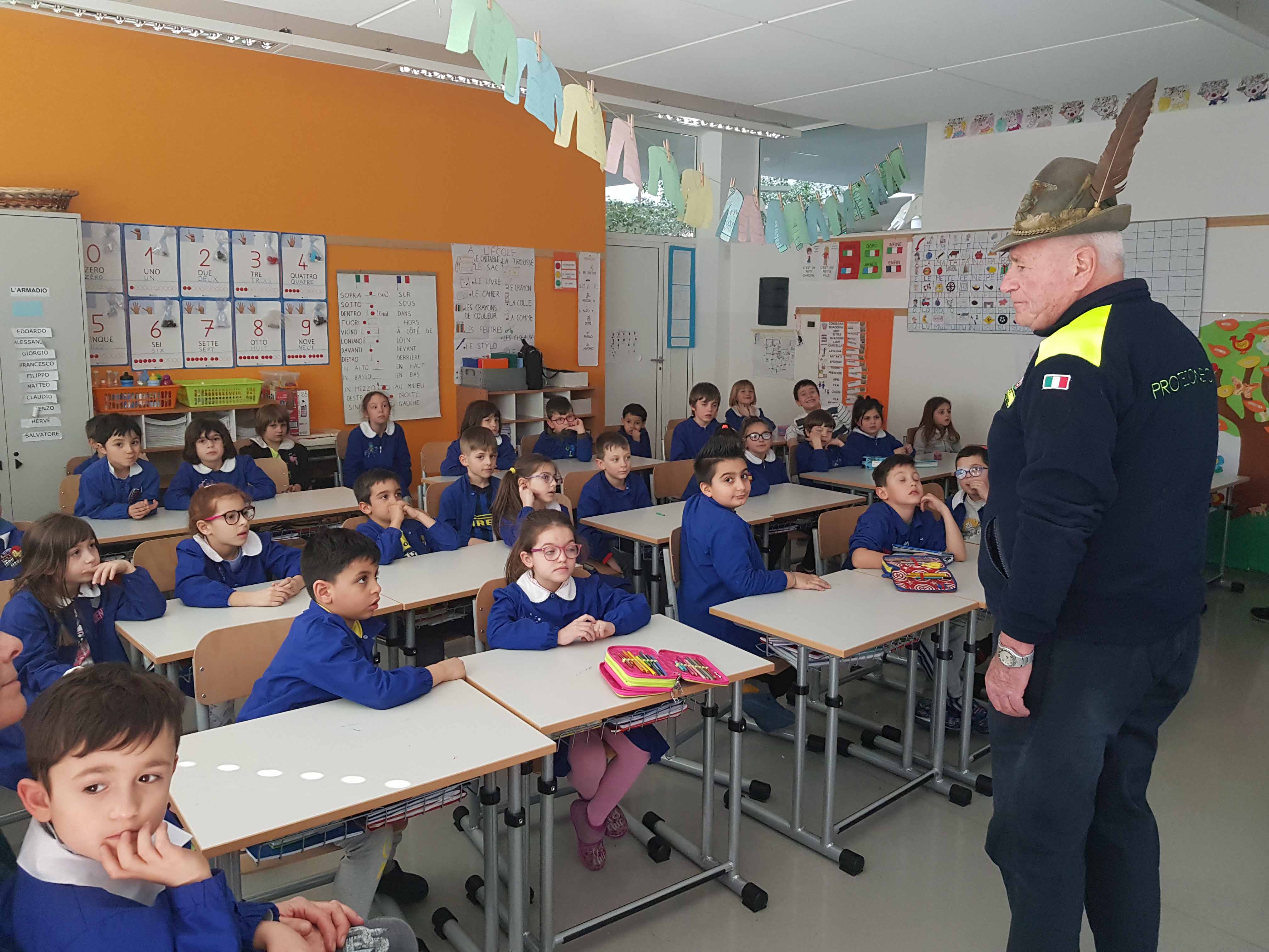 Alunni della Val d'Aosta a scuola di Protezione civile dagli Alpini ANA | Emergency Live 4