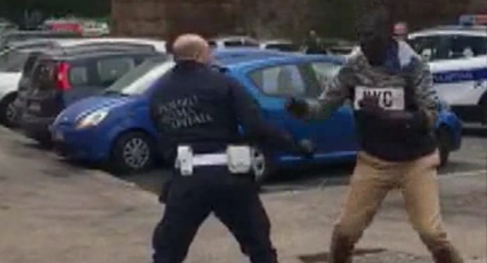 Roma, analizziamo un po' meglio il controllo anti-abusivi "finito a pugni in faccia"? Protezione e improvvisazione operativa | Emergency Live