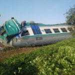 Tir contro treno: regionale deraglia - Scatta il piano di maxi-emergenza | Emergency Live 7