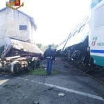 Tir contro treno: regionale deraglia - Scatta il piano di maxi-emergenza | Emergency Live 6