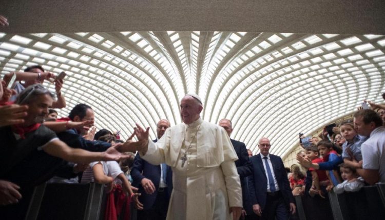 Papa Francesco a Bari, ma non ci sono le ambulanze dei volontari | Emergency Live 2