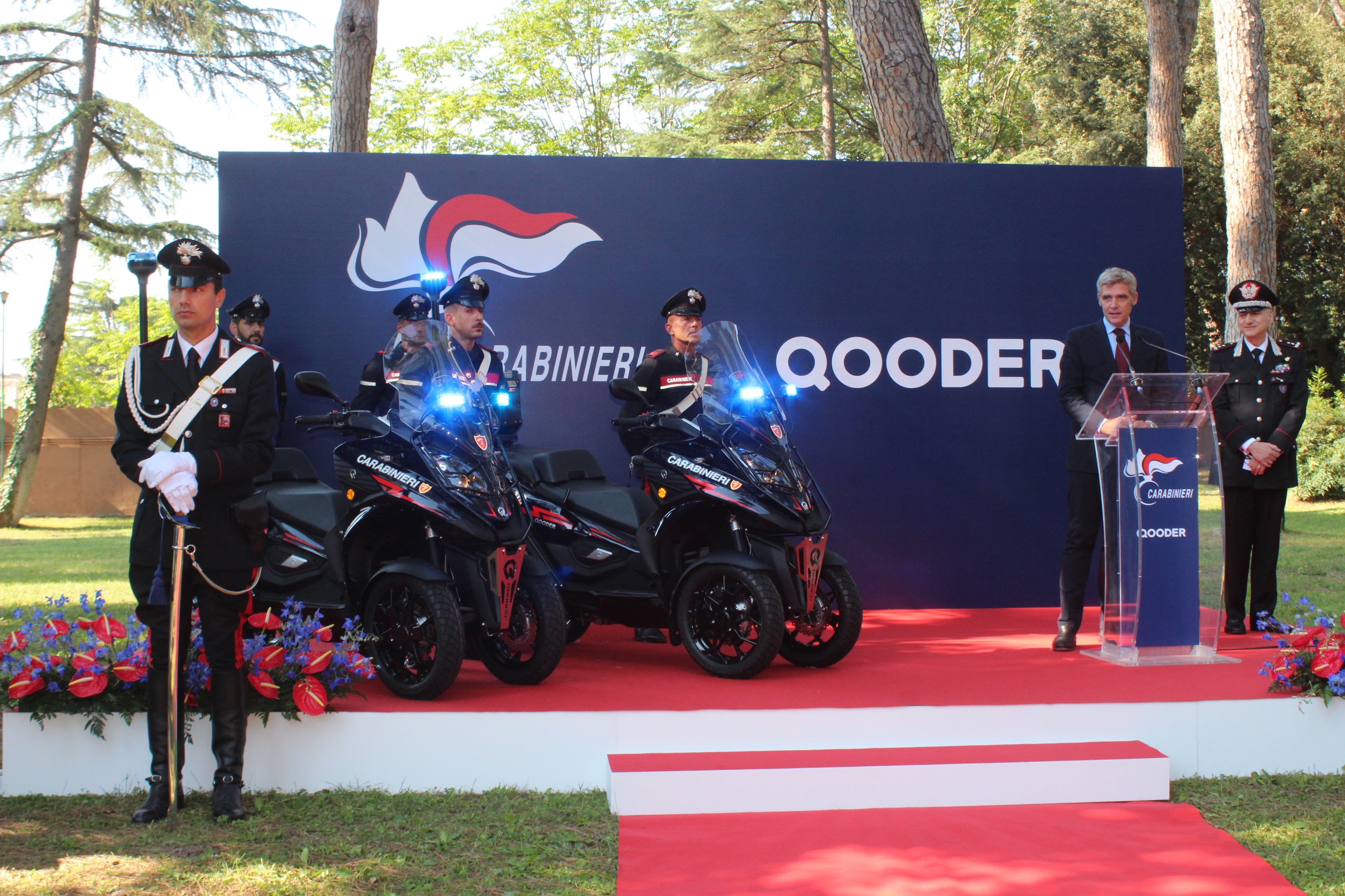 Consegna del veicolo Qooder di Quadro Vehicles all'arma dei Carabinieri | Emergency Live 2
