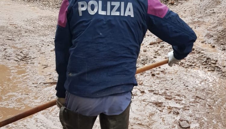 Moena, più di 300 gli uomini in azione contro l'alluvione lampo che ha causato danni ingenti | Emergency Live 4