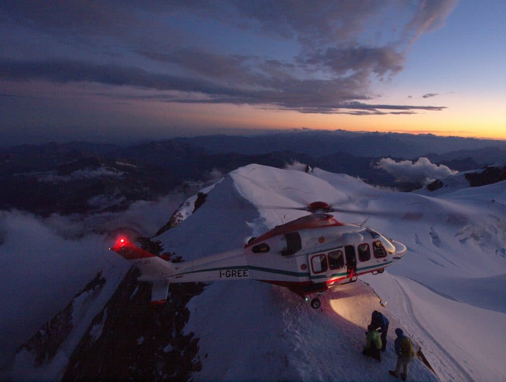 Buongiorno Sierra-Alpha 1! In volo con l'elisoccorso Valdostano | Emergency Live 21