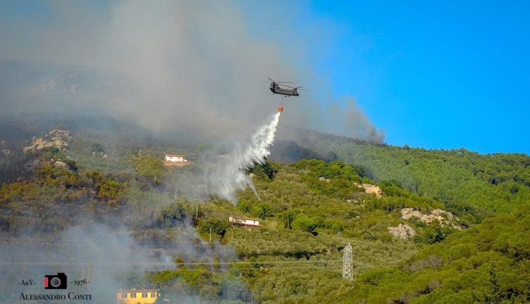 Sporchi, stanchi, ma AIB. Incendio del monte Serra, il racconto di chi c'è stato | Emergency Live 8