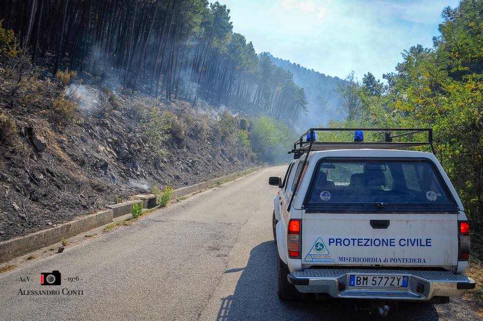 Sporchi, stanchi, ma AIB. Incendio del monte Serra, il racconto di chi c'è stato | Emergency Live 14