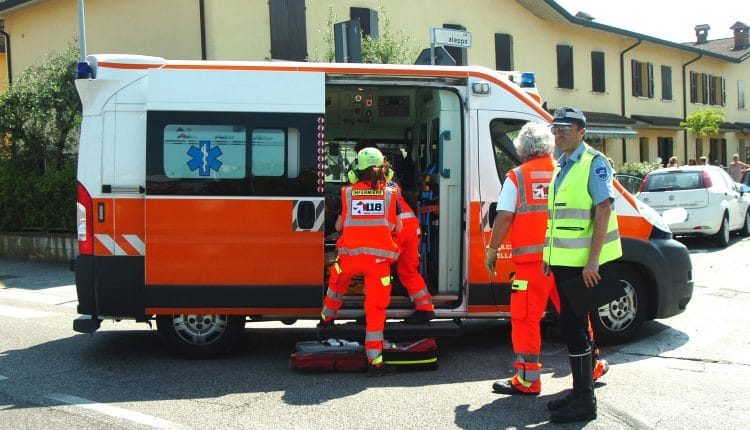 Ma tu sai scendere dall'ambulanza? | Acil Durum Canlı 1