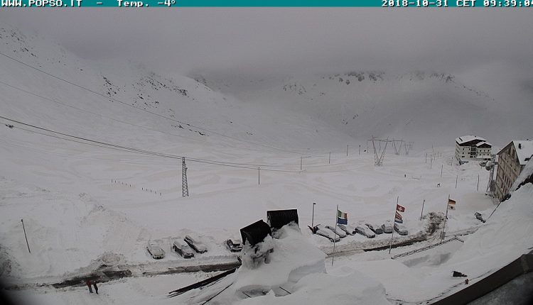 Maltempo, evacuazione e recupero di 193 persone dal Passo dello Stelvio in corso | Emergency Live