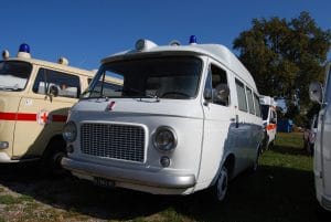 Corpo Volontari Ambulanza Angera, 41 ani di storia nelle foto delle auto d'epoca | Urgență Live 2