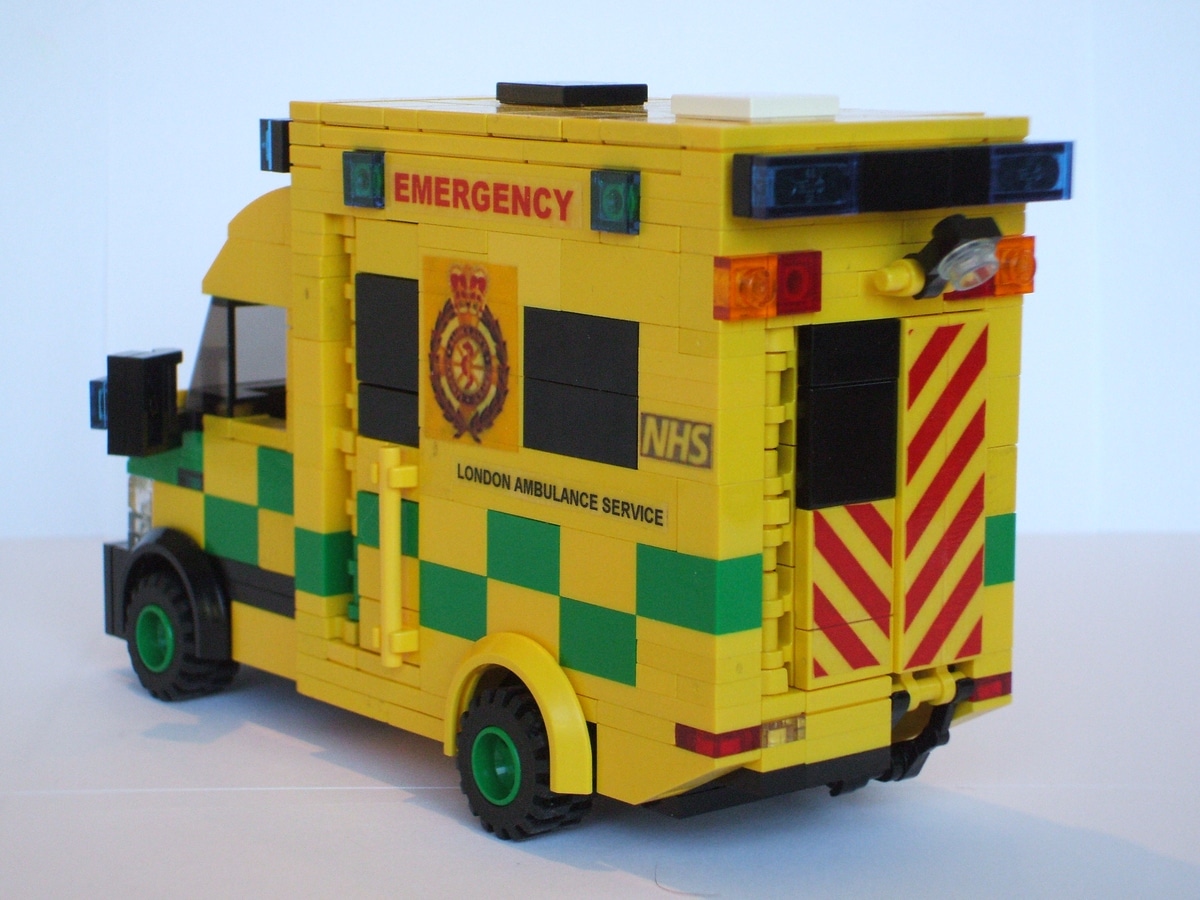 L’elastico non certificato no, in ambulanza non va proprio considerato! | Emergency Live 3