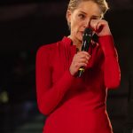 Sharon Stone, Medaglia d'oro della Croce Rossa Italiana chiude "JUMP 2018". La star di Hollywood: "sono al vostro servizio". | Emergency Live 2