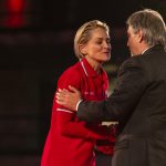 Sharon Stone, Medaglia d'oro della Croce Rossa Italiana chiude "JUMP 2018". La star di Hollywood: "sono al vostro servizio". | Emergency Live 4