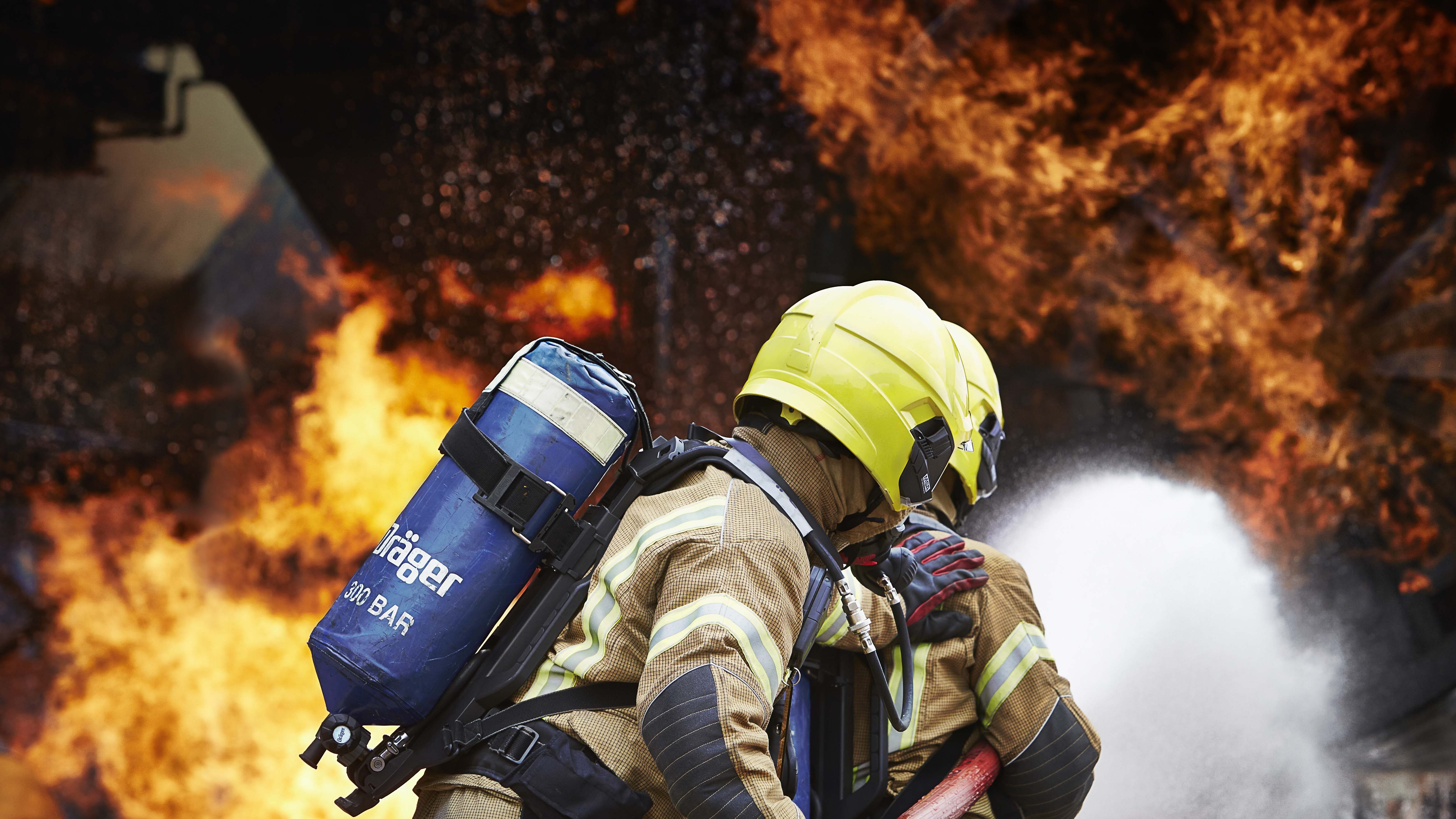 Rieti, esplosione in un distributore, muore Vigile del Fuoco | Emergency Live 1
