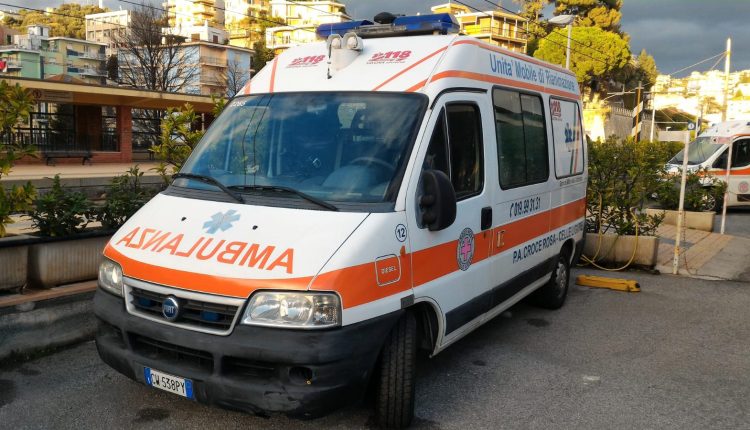 Ambulanze per l'Africa: da Celle Ligure parte una nuova avventura della Croce Rosa per il Burkina Faso | Emergency Live