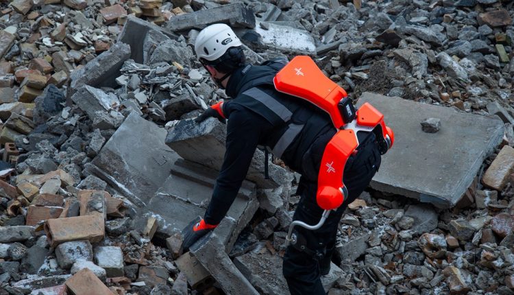 Guerra al mal di schiena: tecnologia, puoi aiutare i soccorritori? | Emergency Live