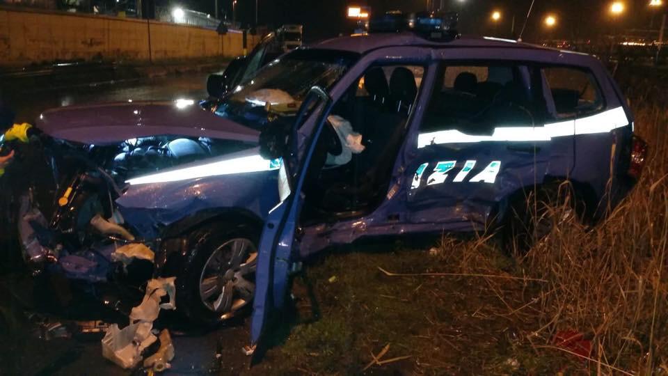 Polizia, grave schianto contro un posto di blocco a Livorno: morto l'agente Fabio Baratella | Emergency Live 1